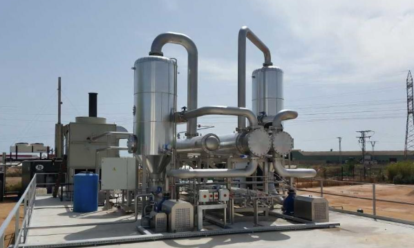 Choosing the Right Oil Recycling Plant Manufacturer for Your Business